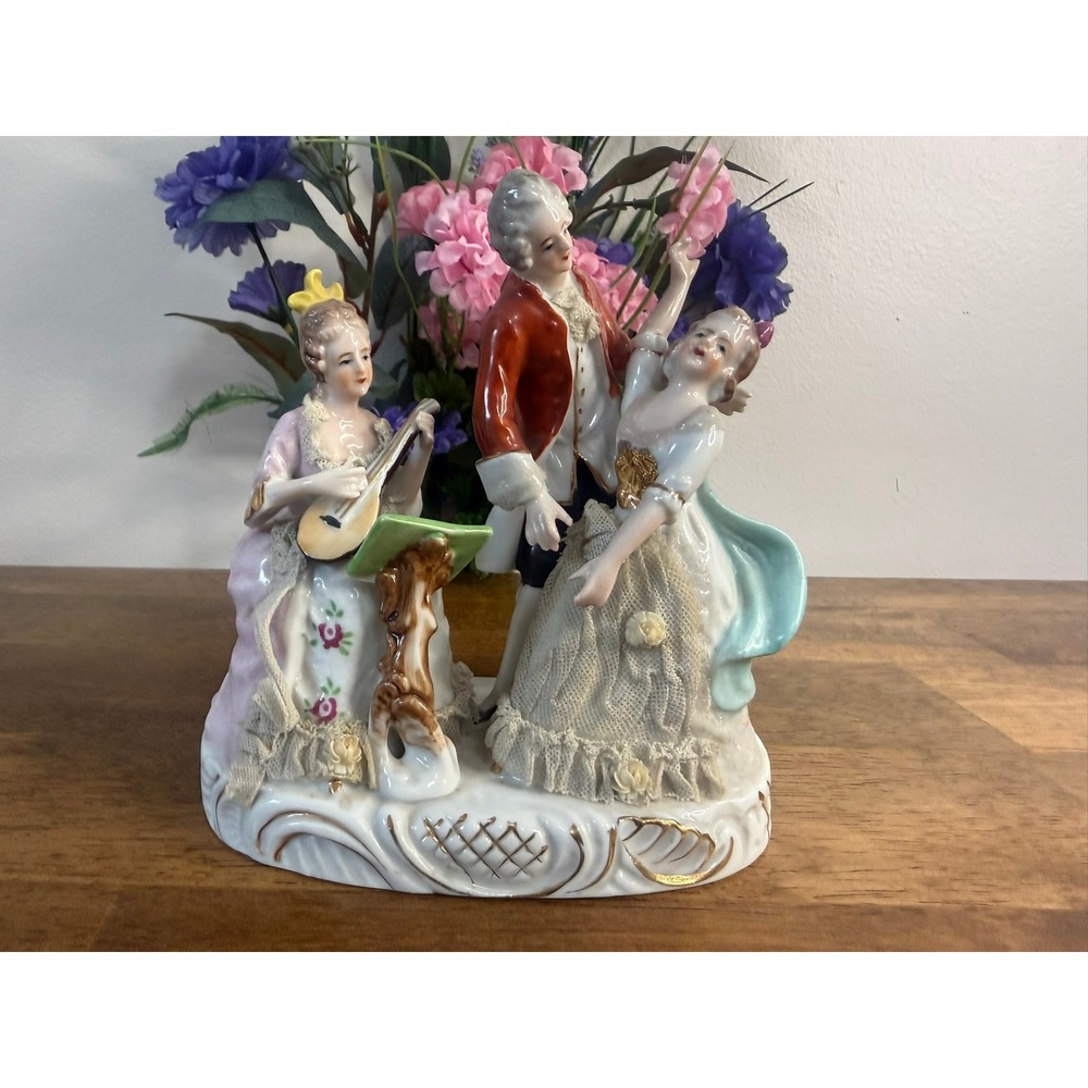 Vintage Lace Porcelain Figurine Courting Couple Musician‎ Dancer Romantic Retro
